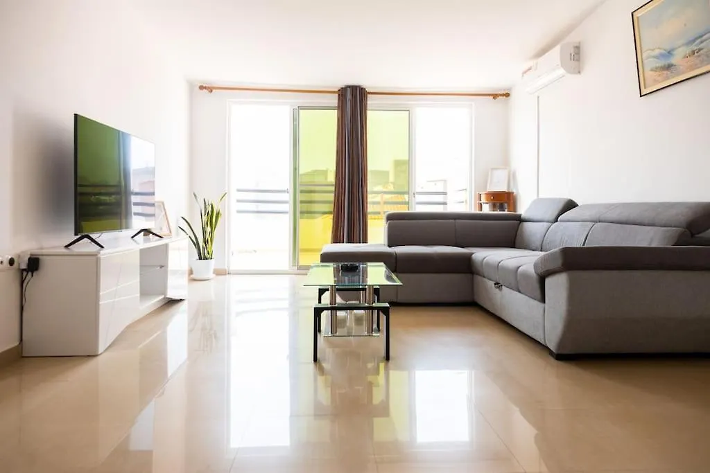 3 Bedroom Apt, Free Wifi & Ac, Cidadela - Lcgr Praia Apartment