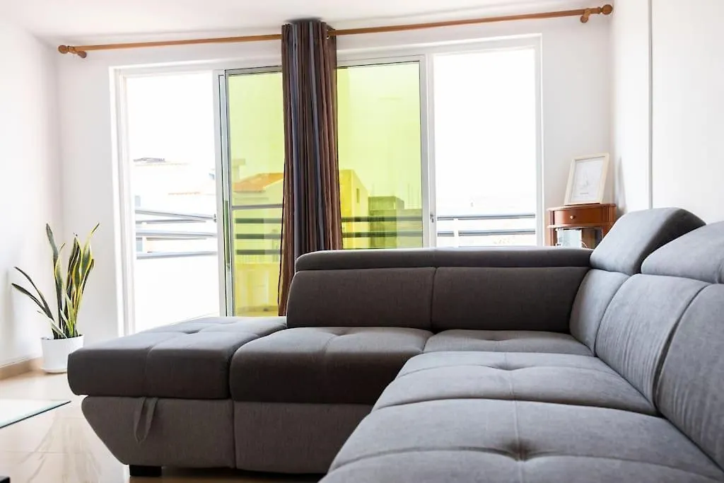 3 Bedroom Apt, Free Wifi & Ac, Cidadela - Lcgr Praia Apartment