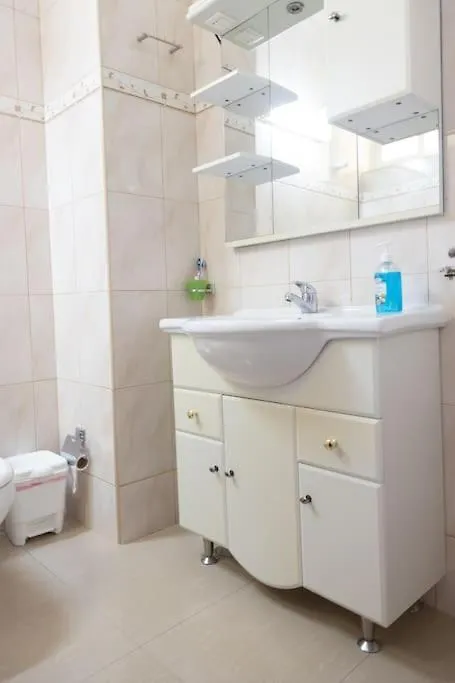 3 Bedroom Apt, Free Wifi & Ac, Cidadela - Lcgr Praia Apartment