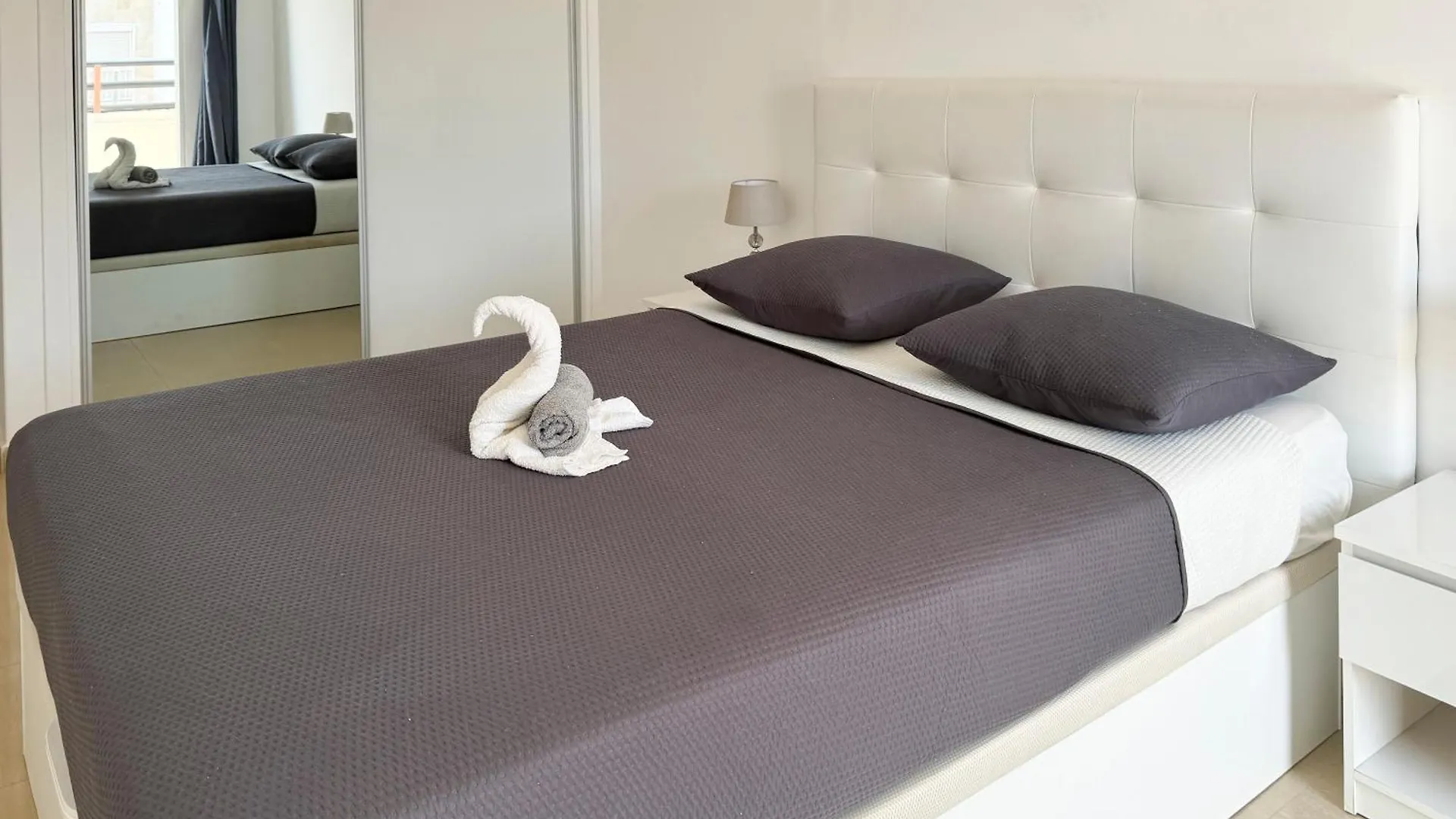 3 Bedroom Apt, Free Wifi & Ac, Cidadela - Lcgr Praia Apartment