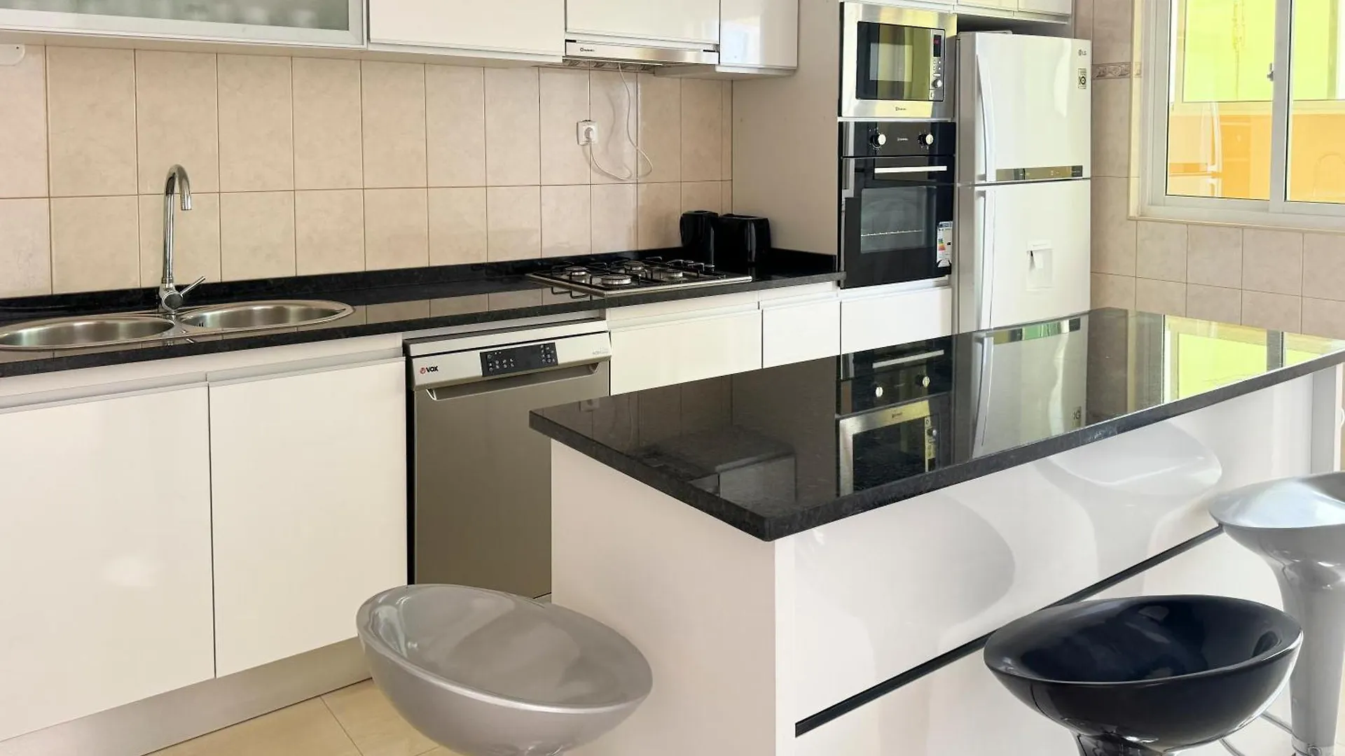 Apartment 3 Bedroom Apt, Free Wifi & Ac, Cidadela - Lcgr Praia Cape Verde