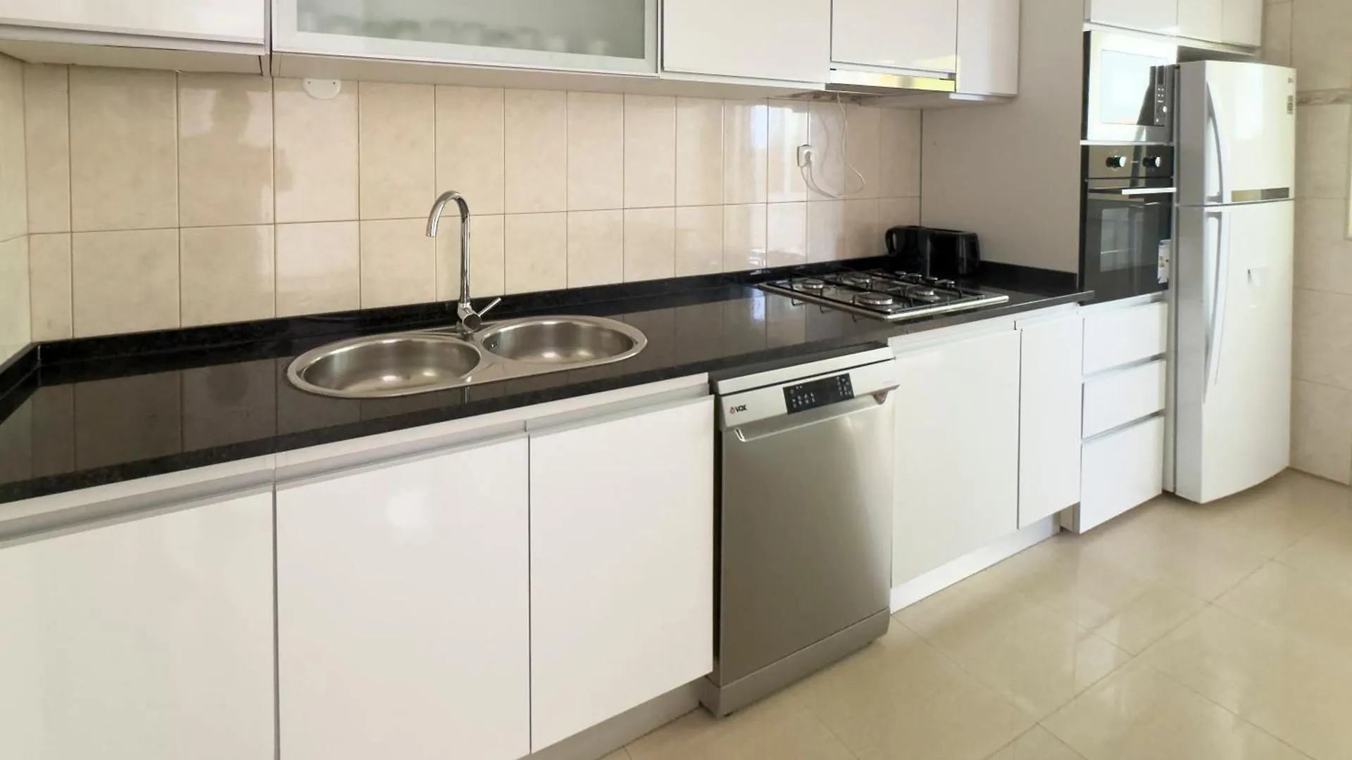 3 Bedroom Apt, Free Wifi & Ac, Cidadela - Lcgr Praia 0*,  Cape Verde
